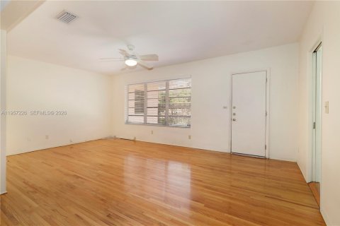 Снять в аренду виллу или дом в Корал-Гейблс, Флорида 2 спальни, 133.13м2, № 2023563 - фото 12