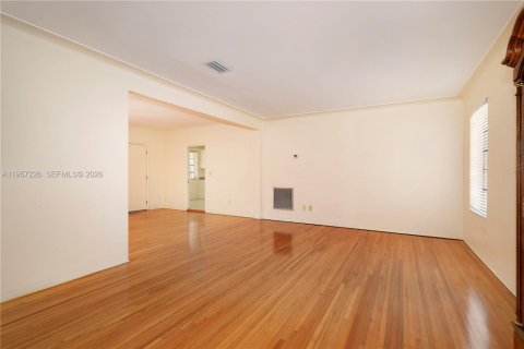 Снять в аренду виллу или дом в Корал-Гейблс, Флорида 2 спальни, 133.13м2, № 2023563 - фото 9