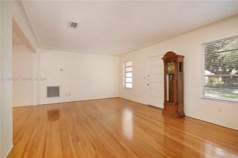 Снять в аренду виллу или дом в Корал-Гейблс, Флорида 2 спальни, 133.13м2, № 2023563 - фото 10