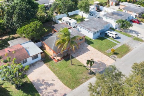 House in Miramar, Florida 3 bedrooms, 109.25 sq.m. № 1955203 - photo 29