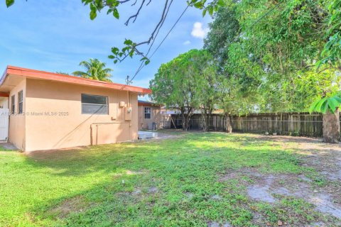 House in Miramar, Florida 3 bedrooms, 109.25 sq.m. № 1955203 - photo 25