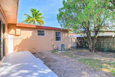 House in Miramar, Florida 3 bedrooms, 109.25 sq.m. № 1955203 - photo 22