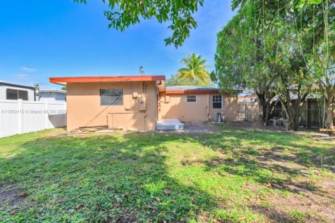 House in Miramar, Florida 3 bedrooms, 109.25 sq.m. № 1955203 - photo 24