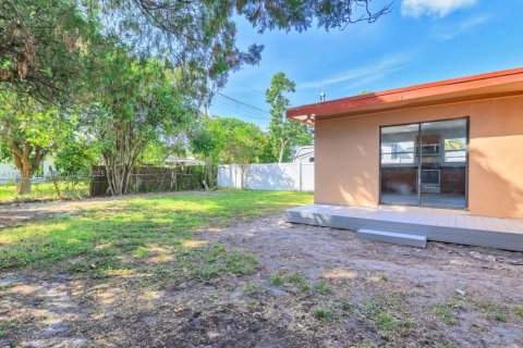 House in Miramar, Florida 3 bedrooms, 109.25 sq.m. № 1955203 - photo 21