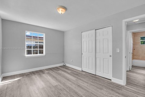 House in Miramar, Florida 3 bedrooms, 109.25 sq.m. № 1955203 - photo 17