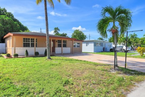 House in Miramar, Florida 3 bedrooms, 109.25 sq.m. № 1955203 - photo 3