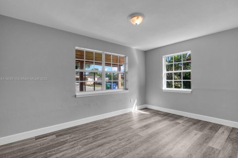 House in Miramar, Florida 3 bedrooms, 109.25 sq.m. № 1955203 - photo 19