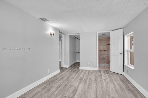 House in Miramar, Florida 3 bedrooms, 109.25 sq.m. № 1955203 - photo 14