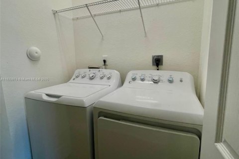 Adosado en alquiler en Homestead, Florida, 3 dormitorios, 152.55 m2 № 1960357 - foto 21