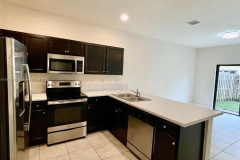 Adosado en alquiler en Homestead, Florida, 3 dormitorios, 152.55 m2 № 1960357 - foto 8