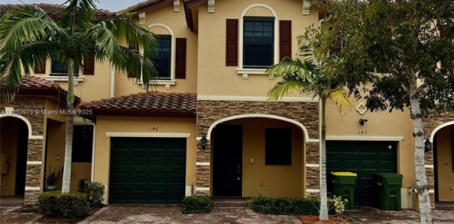 Adosado en Homestead, Florida 3 dormitorios, 152.55 m2 № 1960357