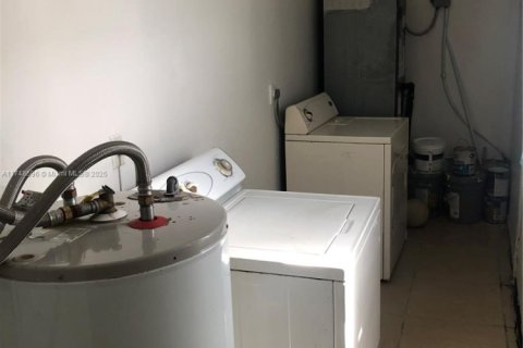 Купить виллу или дом в Майами-Гарденс, Флорида 3 спальни, 98.2м2, № 1957387 - фото 8