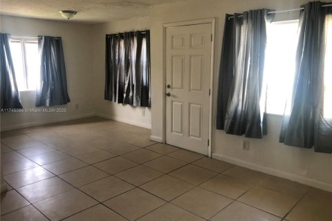 Купить виллу или дом в Майами-Гарденс, Флорида 3 спальни, 98.2м2, № 1957387 - фото 4