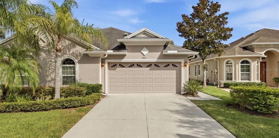 House in Land O' Lakes, Florida 3 bedrooms, 156.91 sq.m. № 2394278