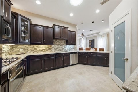 House in Land O' Lakes, Florida 3 bedrooms, 156.91 sq.m. № 2394278 - photo 18