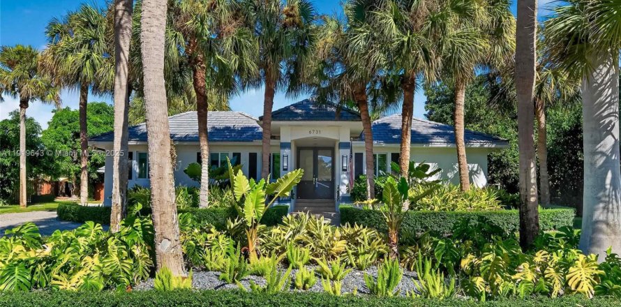 Villa ou maison à Palmetto Bay, Floride 4 chambres, 266.91 m2 № 1974833