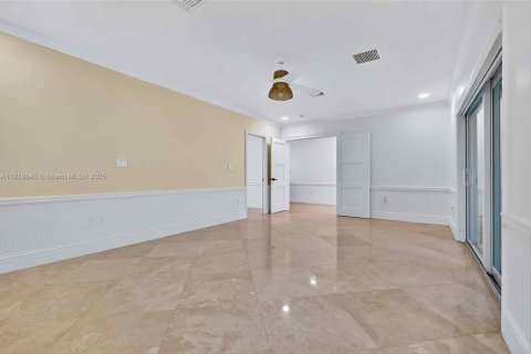 Villa ou maison à louer à Palmetto Bay, Floride: 4 chambres, 266.91 m2 № 1974833 - photo 27