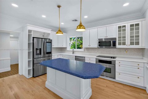 Villa ou maison à louer à Palmetto Bay, Floride: 4 chambres, 266.91 m2 № 1974833 - photo 17