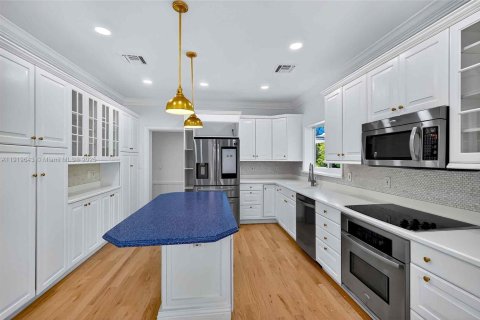 Villa ou maison à louer à Palmetto Bay, Floride: 4 chambres, 266.91 m2 № 1974833 - photo 16