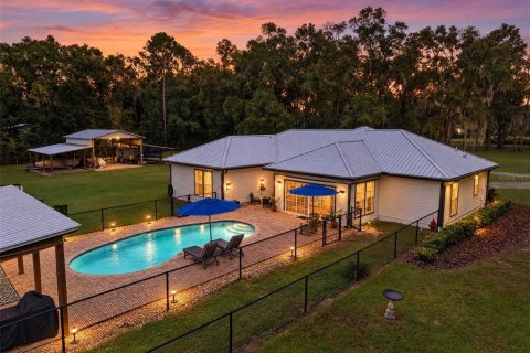 Villa ou maison à Newberry, Floride 4 chambres, 177.63 m2 № 2408072