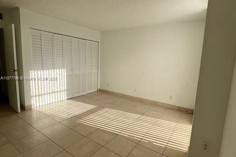 Condo in North Miami, Florida, 2 bedrooms  № 2037539 - photo 2