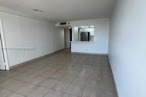 Condo in North Miami, Florida, 2 bedrooms  № 2037539 - photo 10