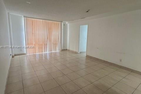 Condo in North Miami, Florida, 2 bedrooms  № 2037539 - photo 5