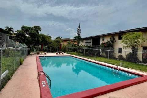 Condominio en alquiler en Hialeah, Florida, 2 dormitorios, 86.96 m2 № 1958680 - foto 11