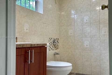 Condominio en alquiler en Hialeah, Florida, 2 dormitorios, 86.96 m2 № 1958680 - foto 9