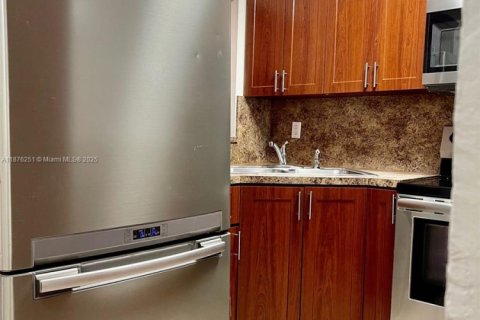 Condominio en alquiler en Hialeah, Florida, 2 dormitorios, 86.96 m2 № 1958680 - foto 5