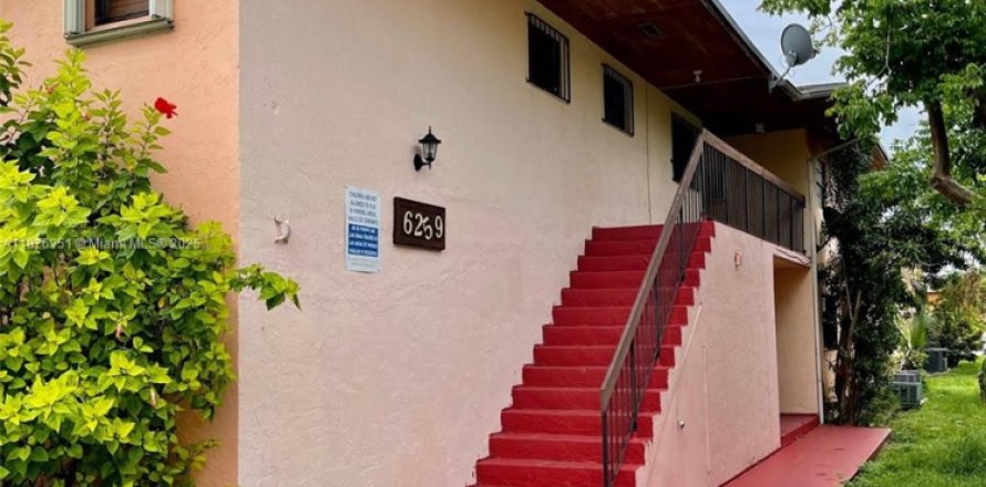Condominio en Hialeah, Florida, 2 dormitorios  № 1958680