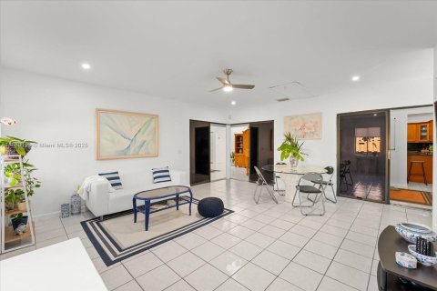 Casa en venta en Homestead, Florida, 4 dormitorios, 173.08 m2 № 1945396 - foto 12