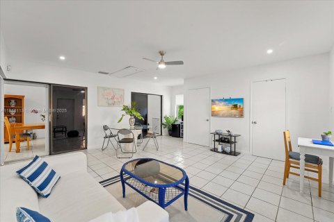 Casa en venta en Homestead, Florida, 4 dormitorios, 173.08 m2 № 1945396 - foto 11