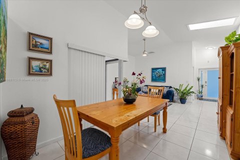 Casa en venta en Homestead, Florida, 4 dormitorios, 173.08 m2 № 1945396 - foto 5