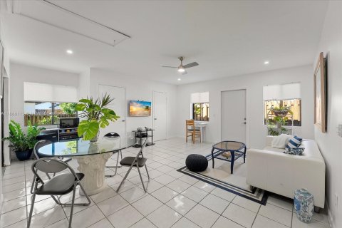 Casa en venta en Homestead, Florida, 4 dormitorios, 173.08 m2 № 1945396 - foto 10