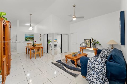 Casa en venta en Homestead, Florida, 4 dormitorios, 173.08 m2 № 1945396 - foto 4