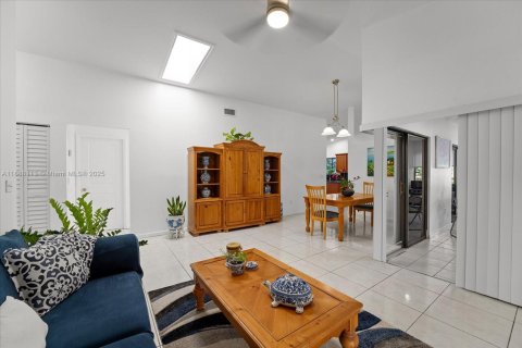 Casa en venta en Homestead, Florida, 4 dormitorios, 173.08 m2 № 1945396 - foto 3