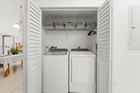 Casa en venta en Homestead, Florida, 4 dormitorios, 173.08 m2 № 1945396 - foto 21