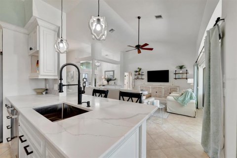 House in Sarasota, Florida 3 bedrooms, 206.52 sq.m. № 1842154 - photo 16