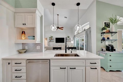 House in Sarasota, Florida 3 bedrooms, 206.52 sq.m. № 1842154 - photo 17