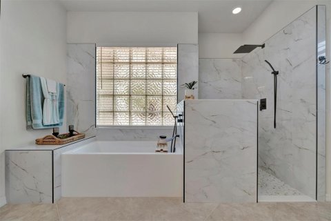 House in Sarasota, Florida 3 bedrooms, 206.52 sq.m. № 1842154 - photo 29