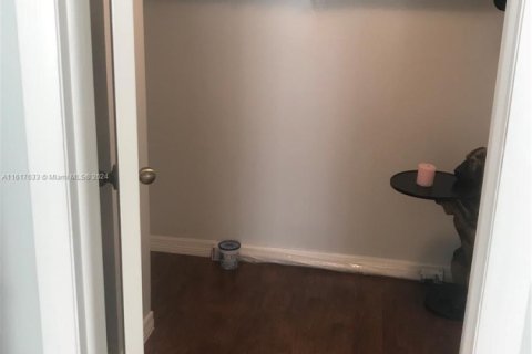 Купить кондоминиум в Халландейл-Бич, Флорида 1 спальня, 85.75м2, № 1981471 - фото 4