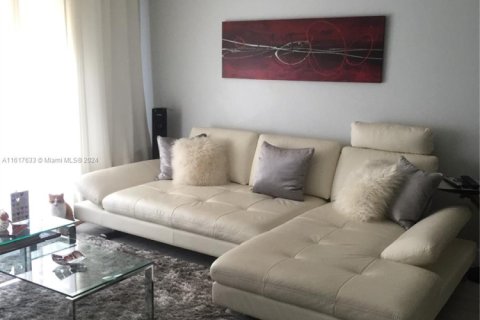 Купить кондоминиум в Халландейл-Бич, Флорида 1 спальня, 85.75м2, № 1981471 - фото 11