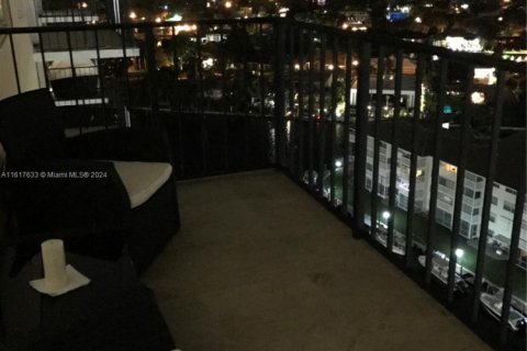 Купить кондоминиум в Халландейл-Бич, Флорида 1 спальня, 85.75м2, № 1981471 - фото 8
