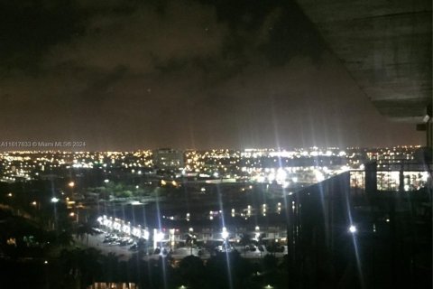 Купить кондоминиум в Халландейл-Бич, Флорида 1 спальня, 85.75м2, № 1981471 - фото 13