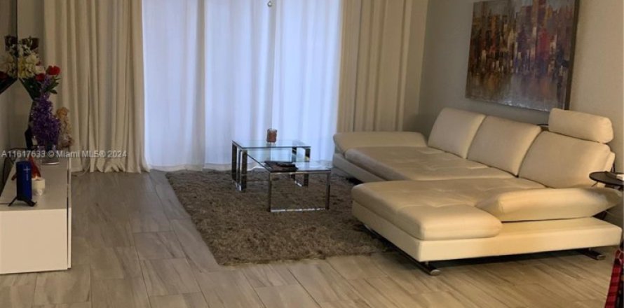 Кондоминиум с 1 спальней в Халландейл-Бич, Флорида № 1981471