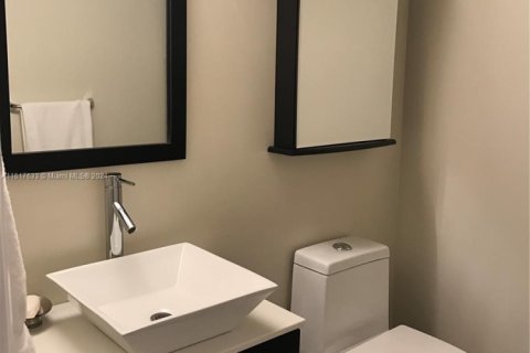 Купить кондоминиум в Халландейл-Бич, Флорида 1 спальня, 85.75м2, № 1981471 - фото 10