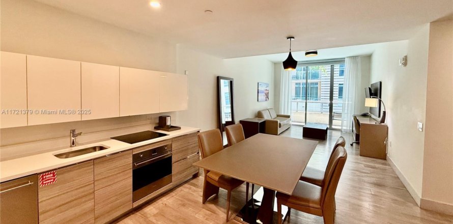 Кондоминиум с 1 спальней в Холливуд, Флорида № 1957927