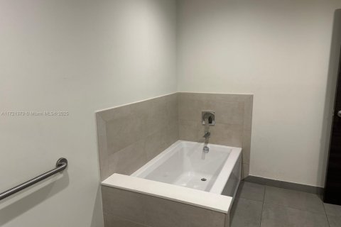 Купить кондоминиум в Холливуд, Флорида 1 спальня, 75.9м2, № 1957927 - фото 24