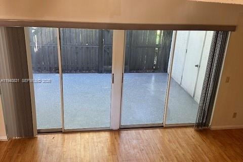 Condo in Weston, Florida, 2 bedrooms № 1998019 - photo 8